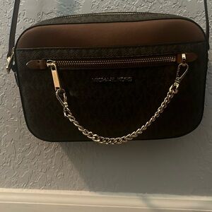 Brand new hasn’t used Michael Kors purse